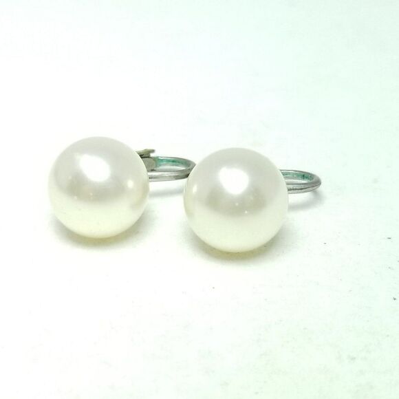 Vintage Marvella Faux White Pearl Clip On Earrings, Small Classic Minimal Estate - Picture 1 of 6